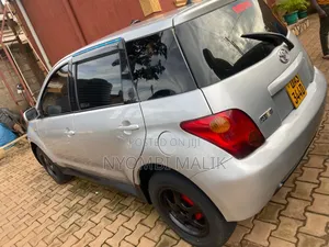Toyota IST 2005 Silver
