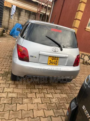 Toyota IST 2005 Silver