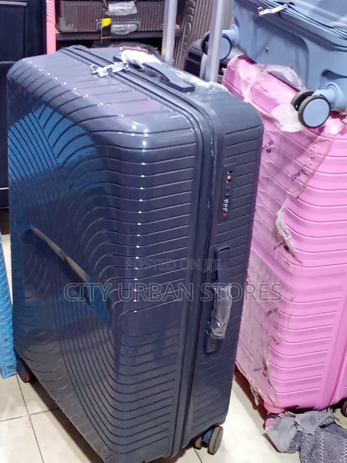 Dfavors Plastic Grey Color Big Suitcase