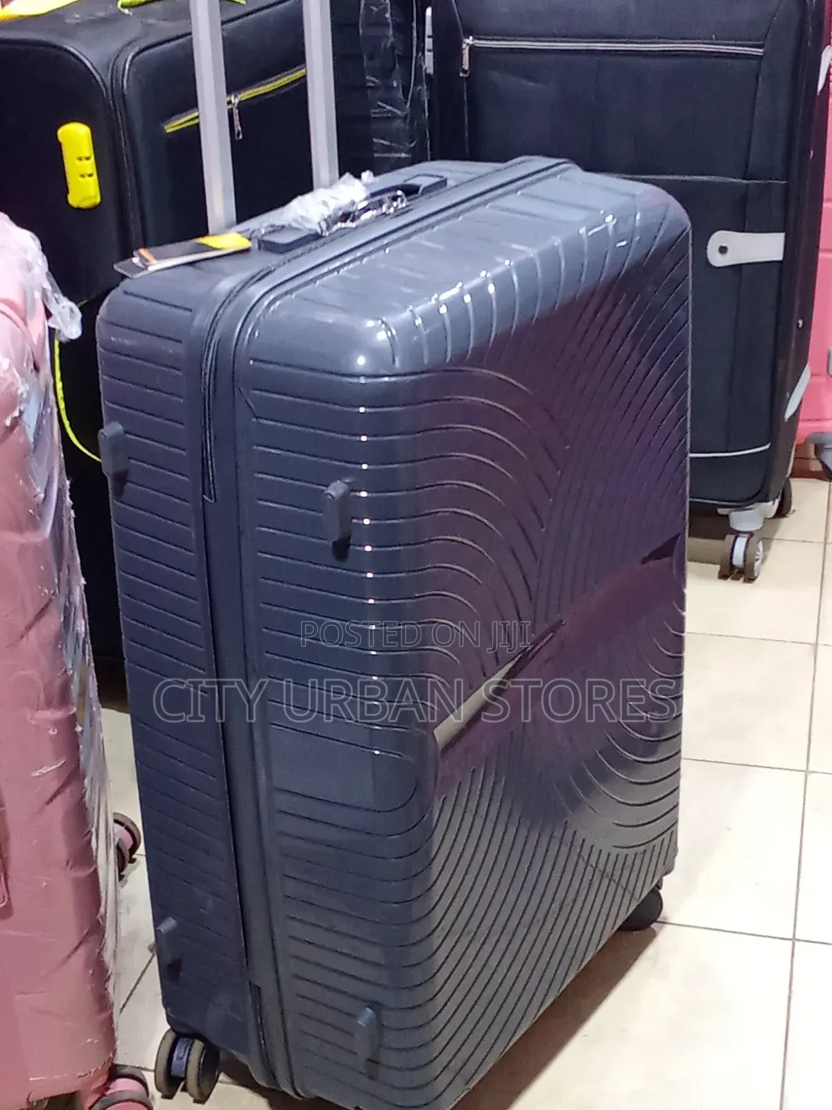 Dfavors Plastic Grey Color Big Suitcase