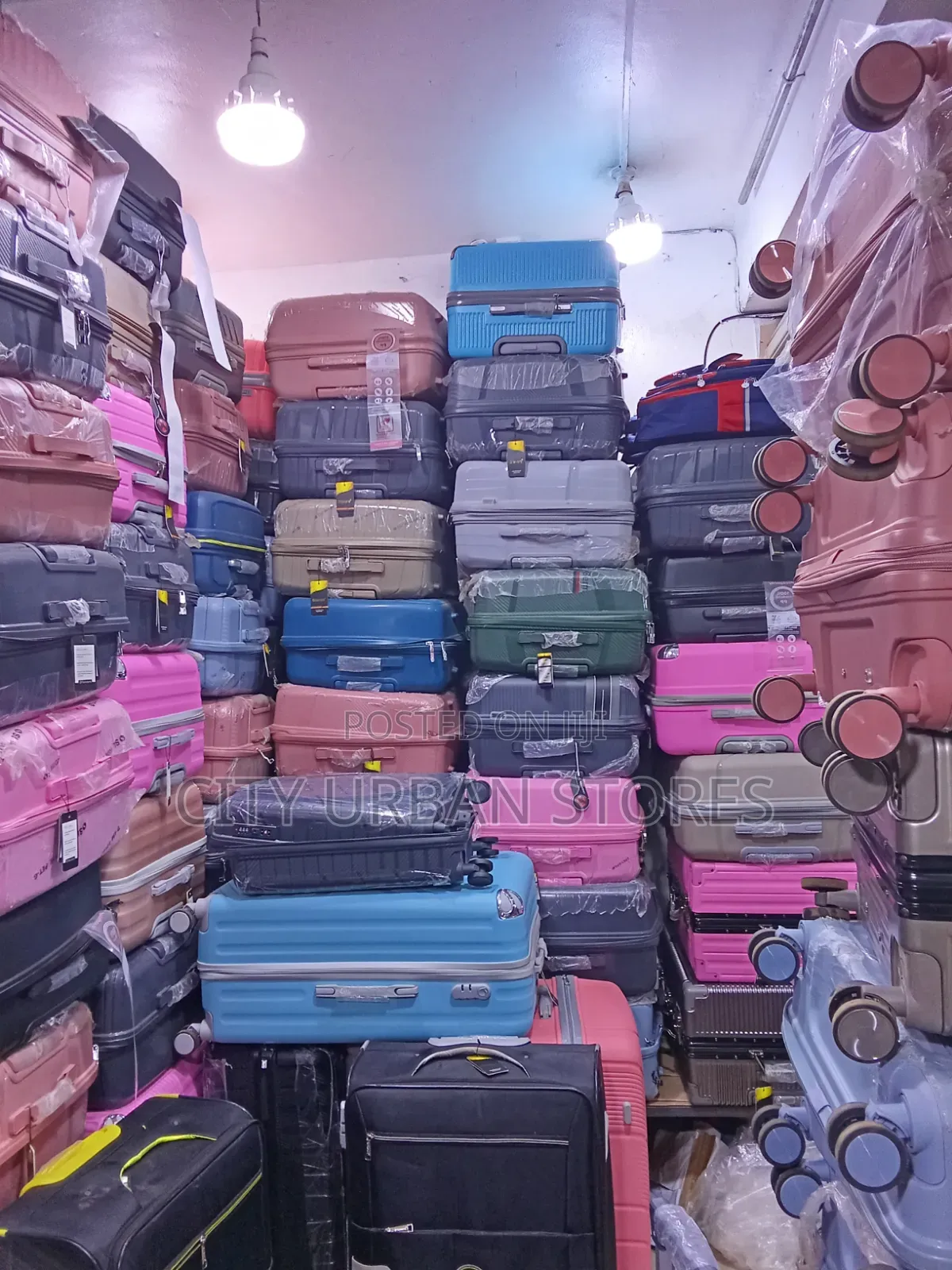 Dfavors Plastic Grey Color Big Suitcase