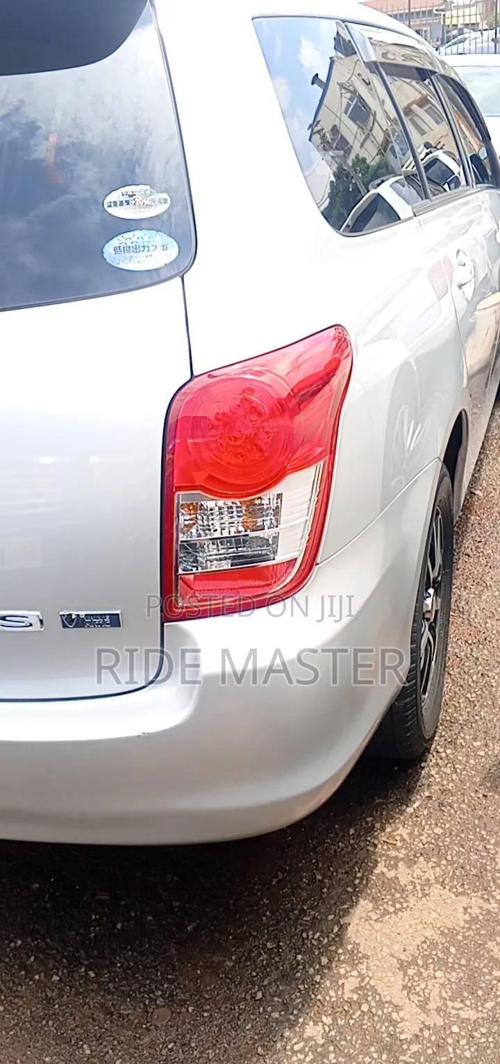 Toyota Corolla Fielder 1.8 Petrol FWD 2011 Silver