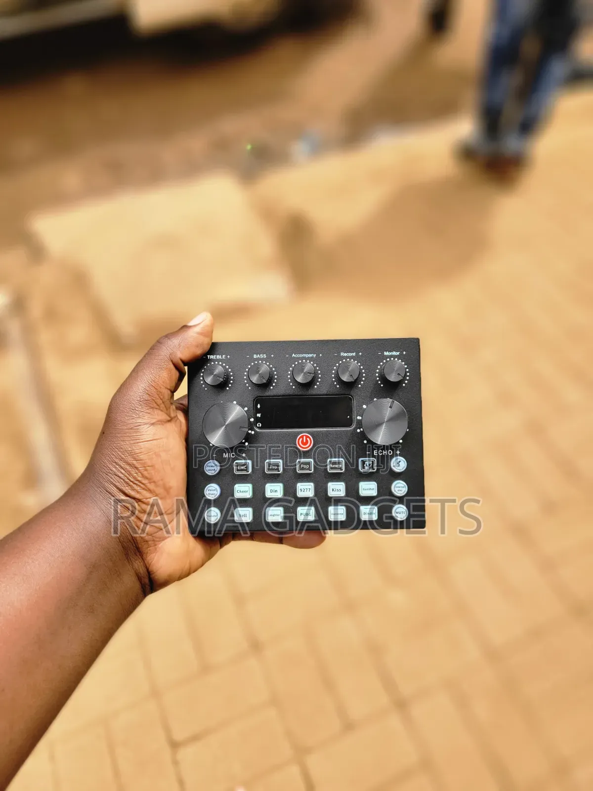 Asixxsix V8s Live Sound Card, a Professional Audio Interface Mixer