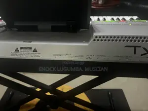 Tyros2 Yamaha Keyboard