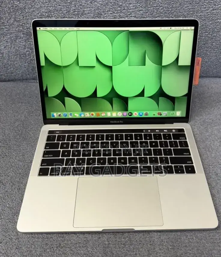 New Laptop Apple MacBook Pro 2019 16GB Intel Core i5 SSD 256GB