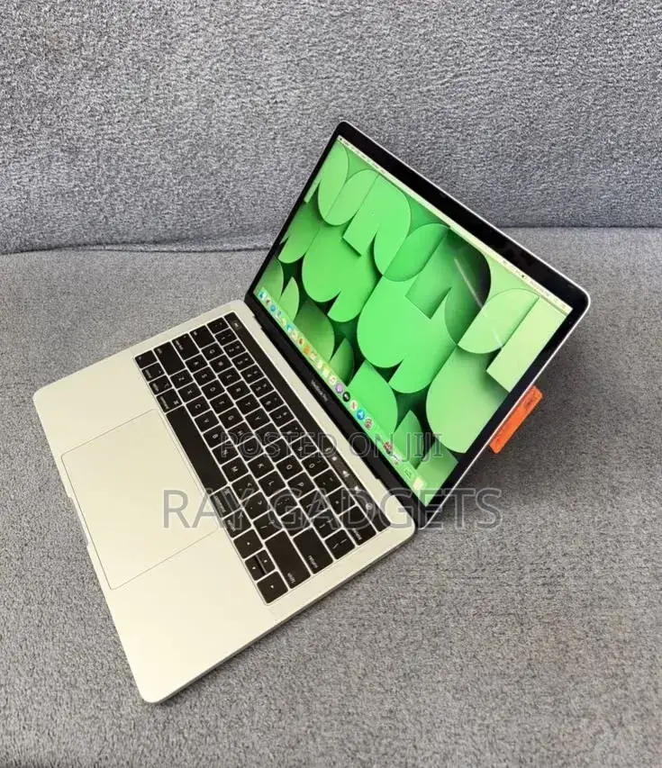 New Laptop Apple MacBook Pro 2019 16GB Intel Core i5 SSD 256GB