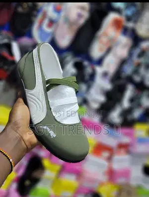 Ladies Puma Pumps