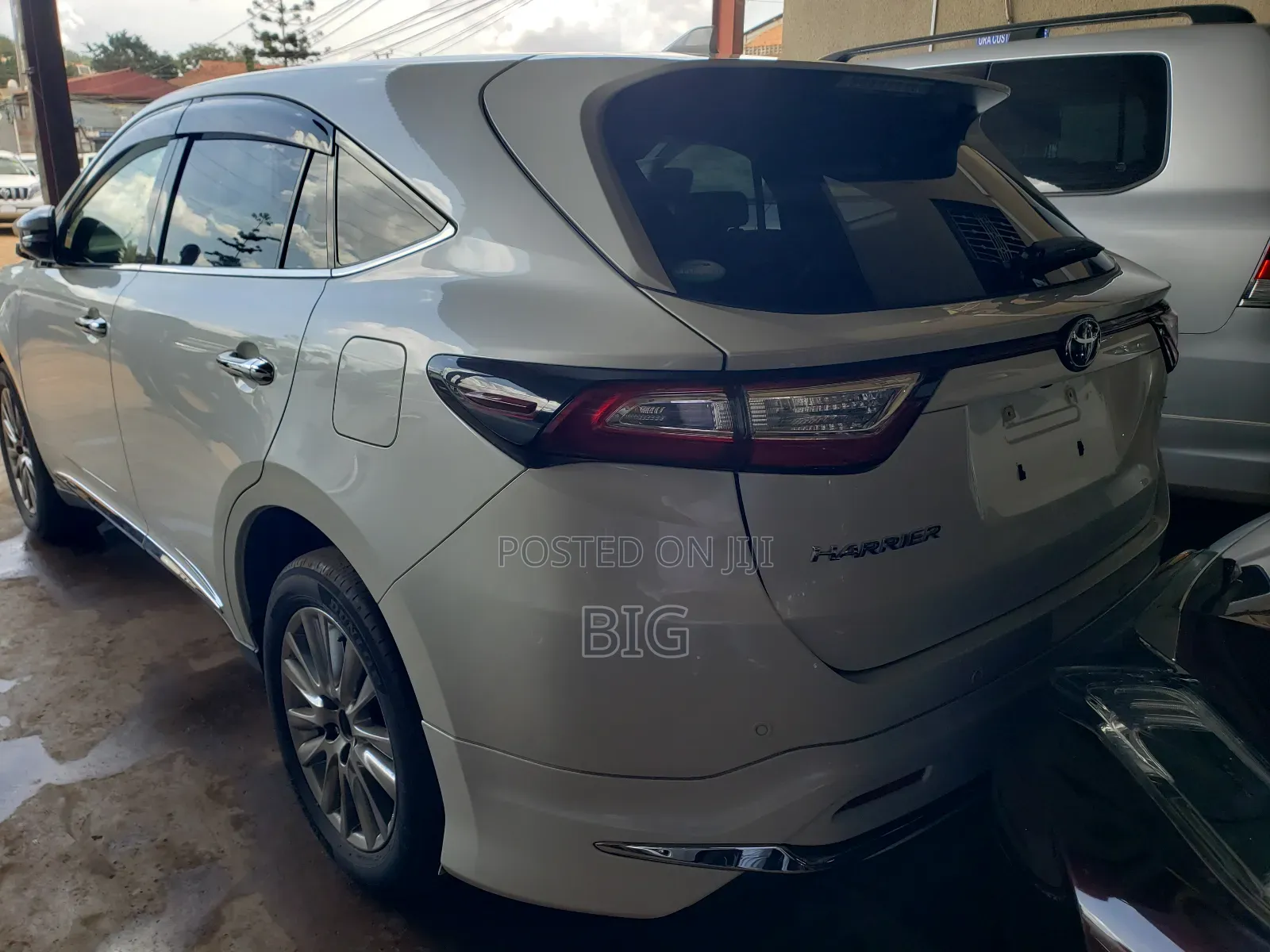Toyota Harrier 2.0 2017 White