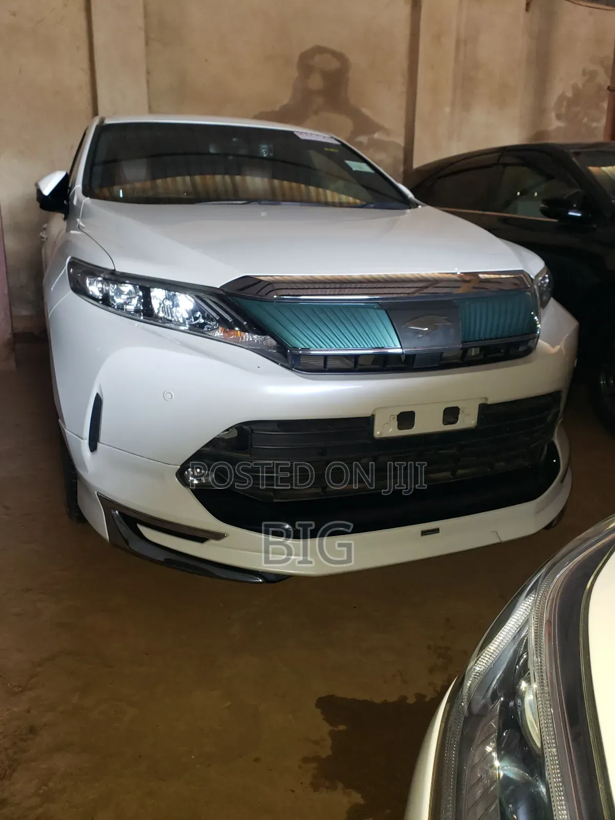 Toyota Harrier 2.0 2017 White