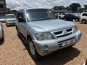 Mitsubishi Pajero 2004 Silver
