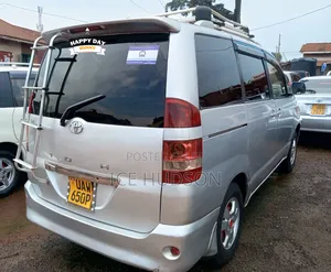 Toyota Noah 2005 Silver