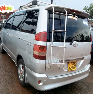 Toyota Noah 2005 Silver