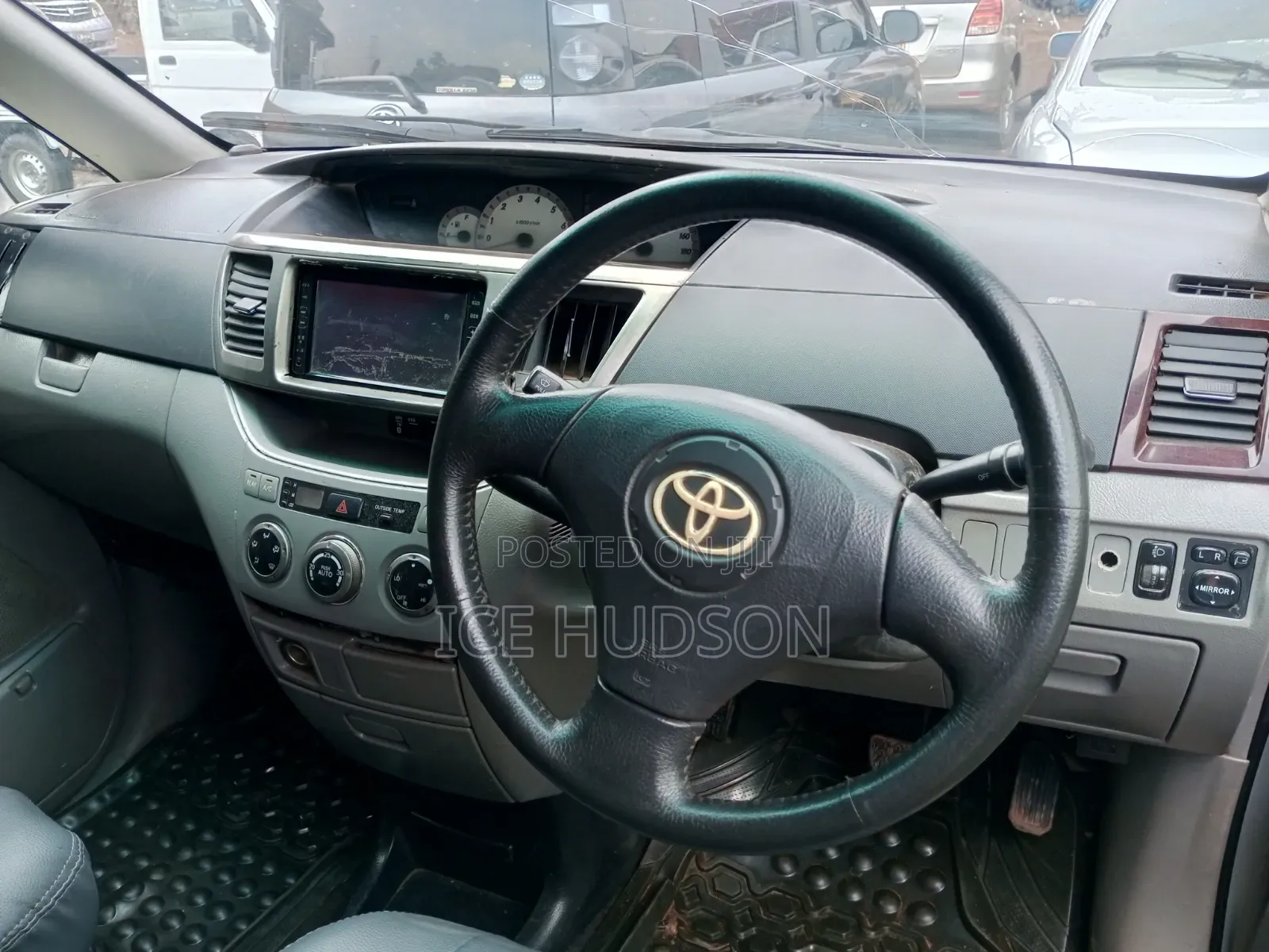 Toyota Noah 2005 Silver