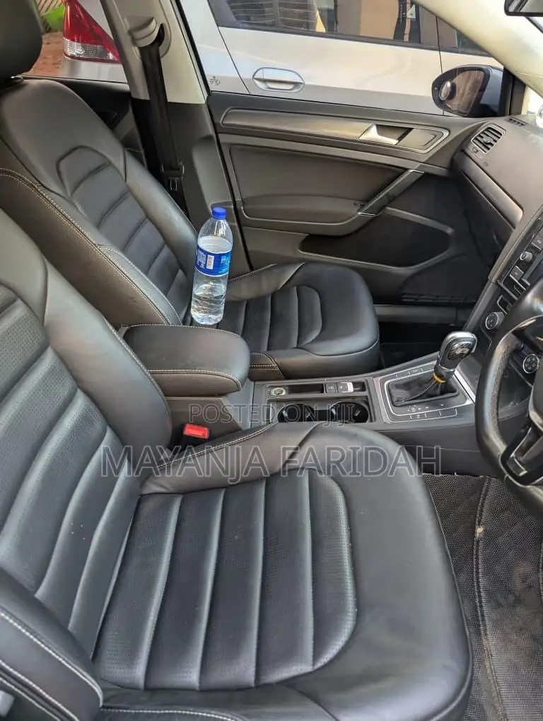 Volkswagen Golf TSI S 4-Door FWD 2017 Beige