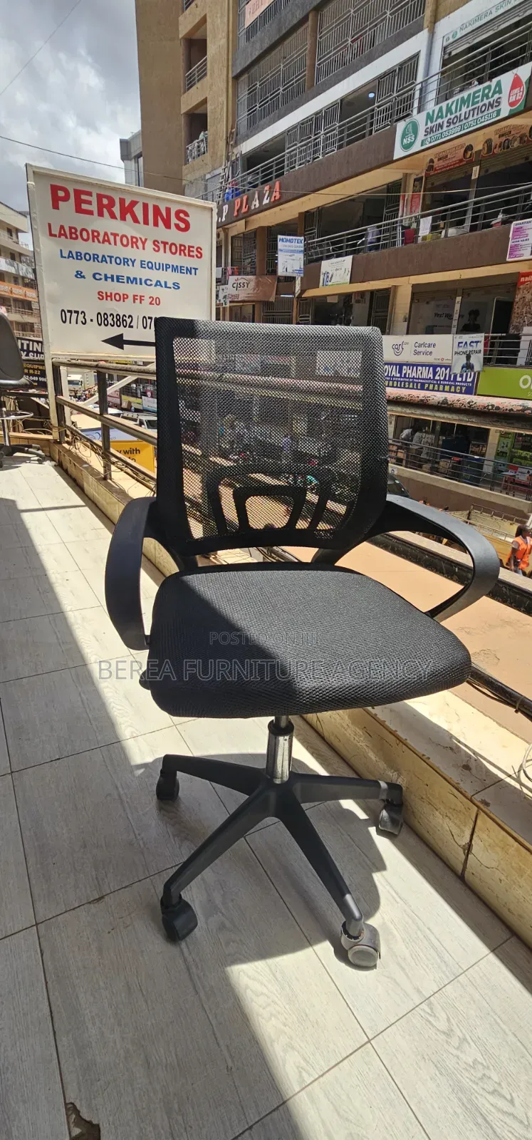 Simple Unique Mesh Office Chair
