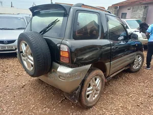Toyota RAV4 Automatic 2000 Black