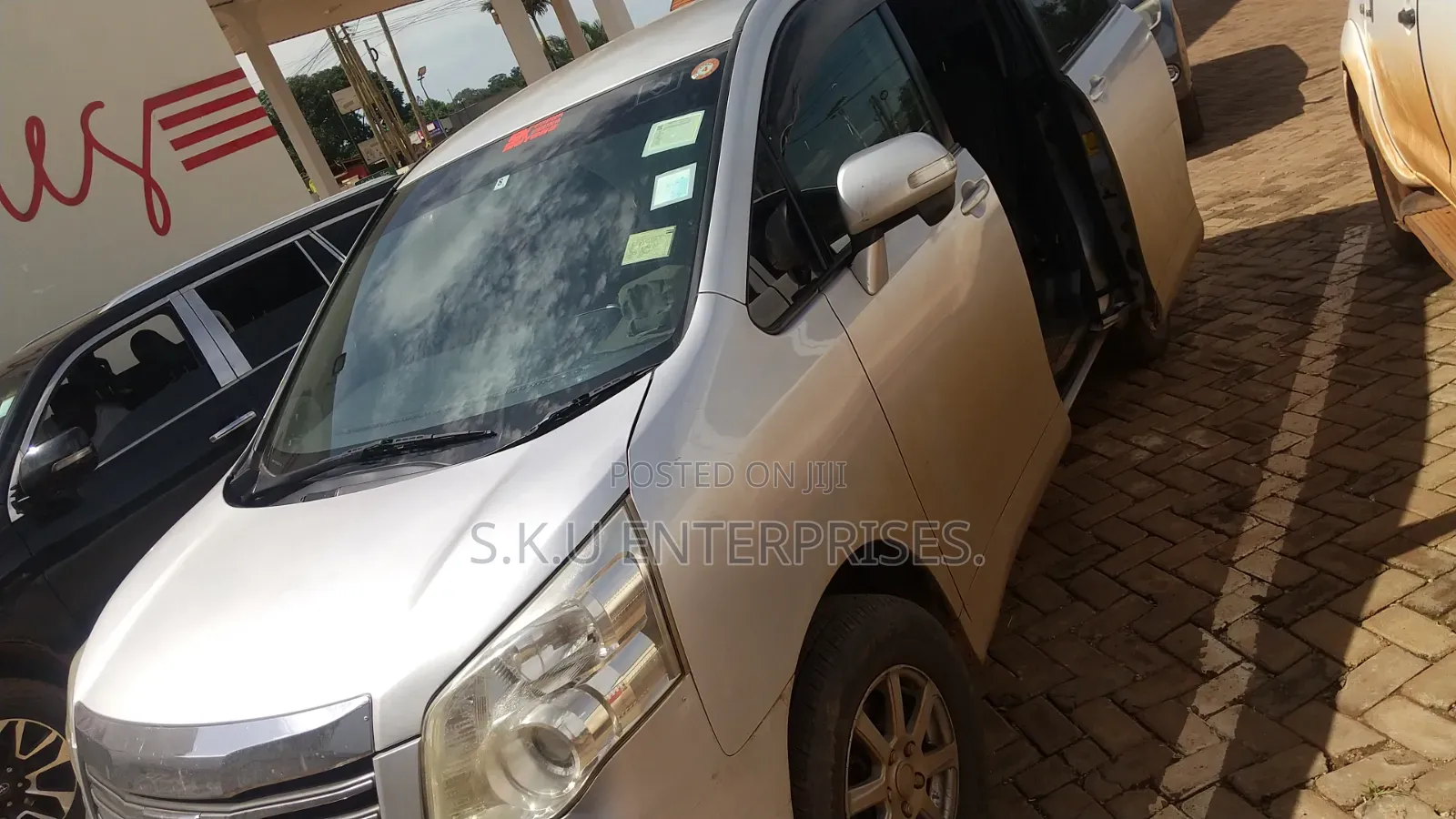 Cars Noah for Hire