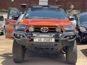 Toyota Hilux 2018 Orange