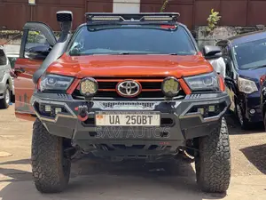 Toyota Hilux 2018 Orange