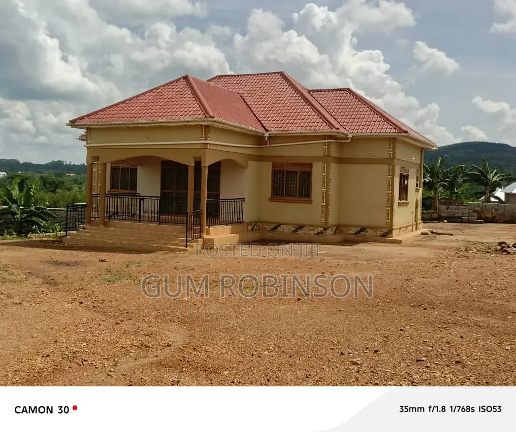 3bdrm Bungalow in Bombo Road, Central Division for sale