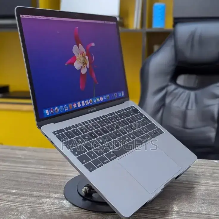 New Laptop Apple MacBook Pro 16GB Intel Core i7 SSD 256GB