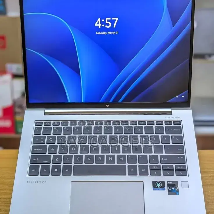 New Laptop HP EliteBook 840 G9 8GB Intel Core i7 SSD 256GB