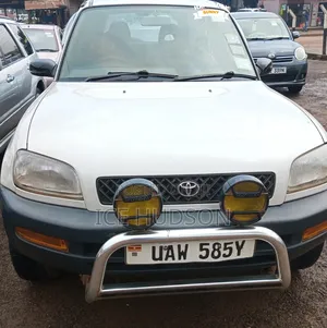 Toyota RAV4 1999 White