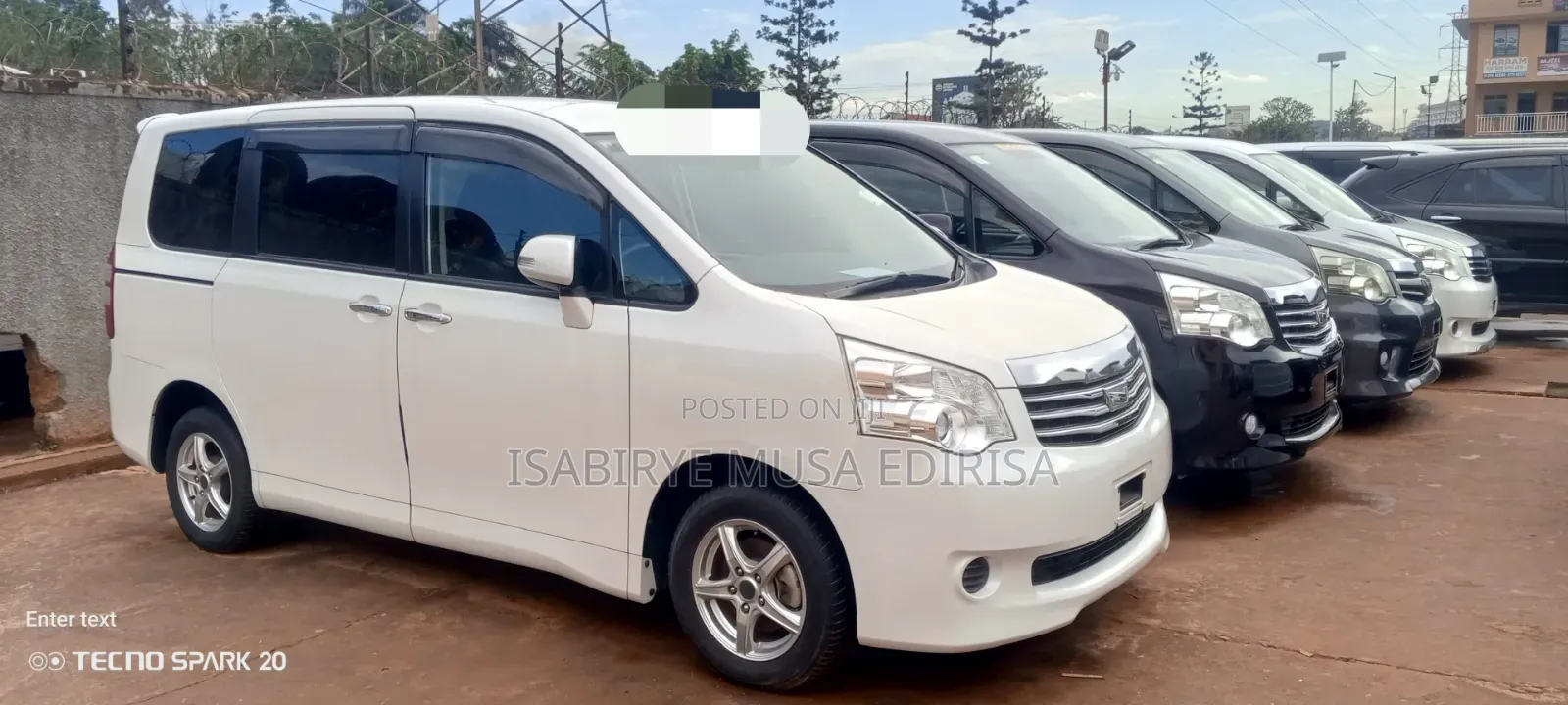 Toyota Noah 2.0 143hp AWD (8 Seater) 2012 Off white