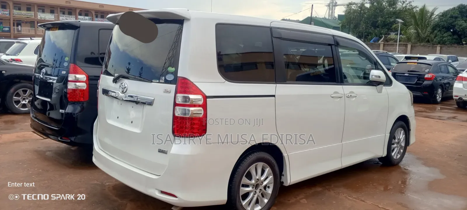 Toyota Noah 2.0 143hp AWD (8 Seater) 2012 Off white