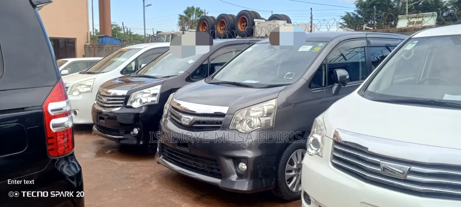 Toyota Noah 2.0 143hp AWD (8 Seater) 2012 Off white