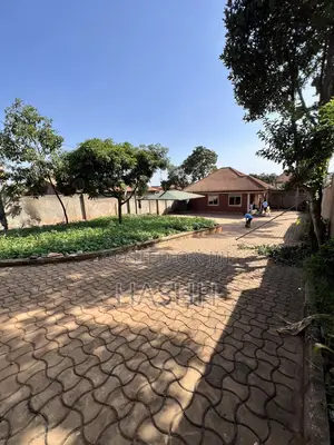 2bdrm House in Buziga, Makindye for sale