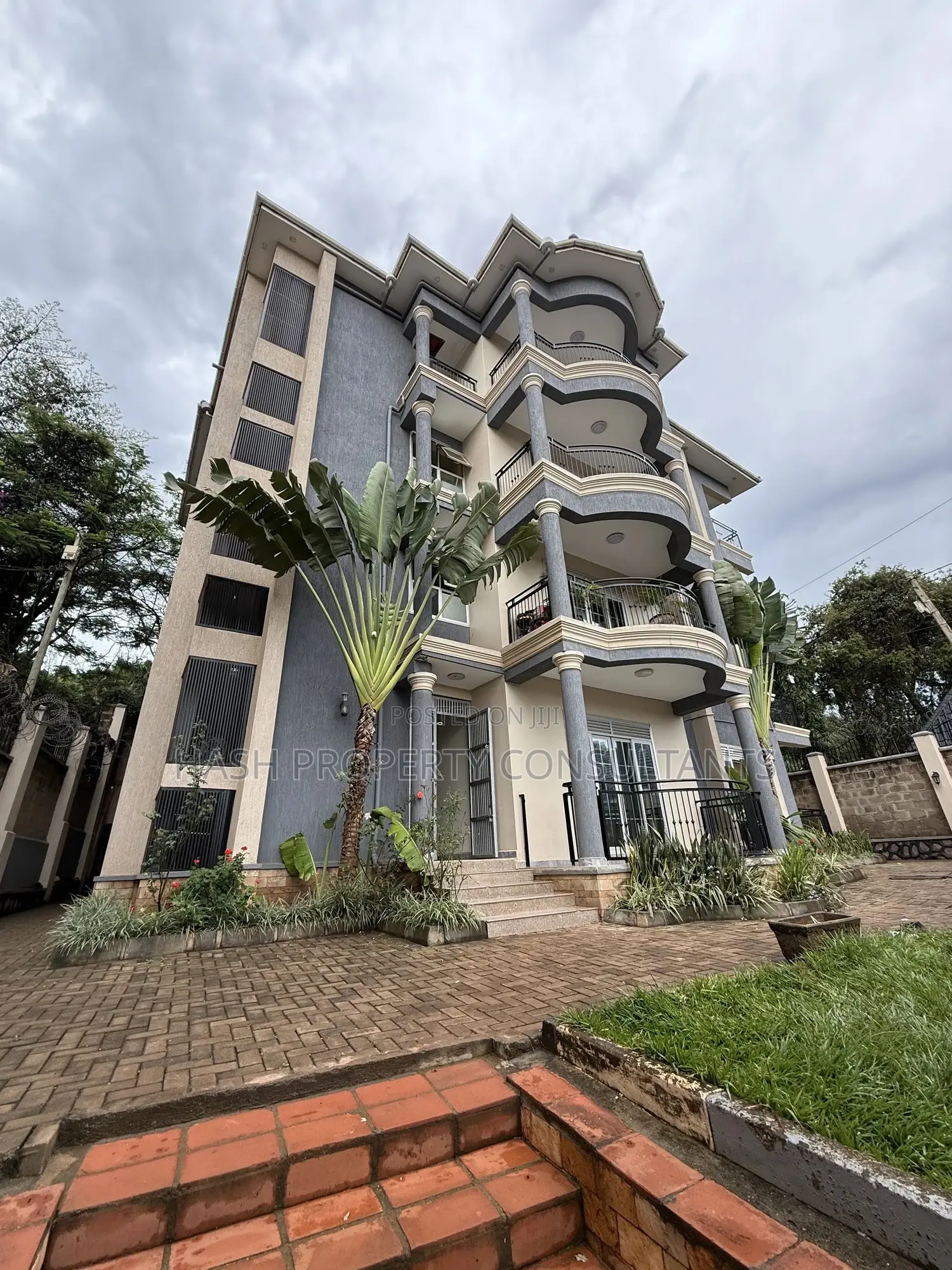 4bdrm Apartment in Hill, Makindye for rent