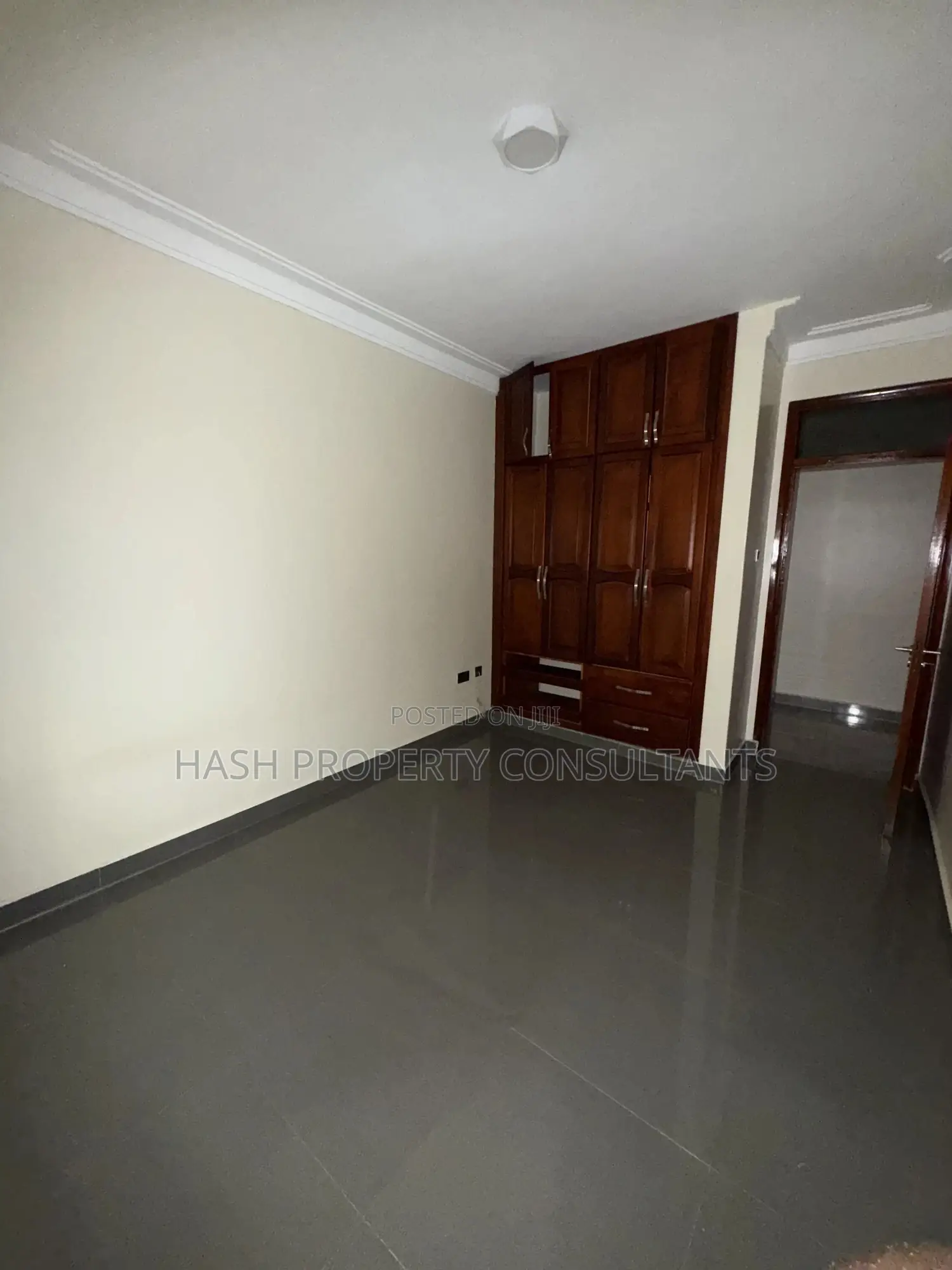 4bdrm Apartment in Hill, Makindye for rent