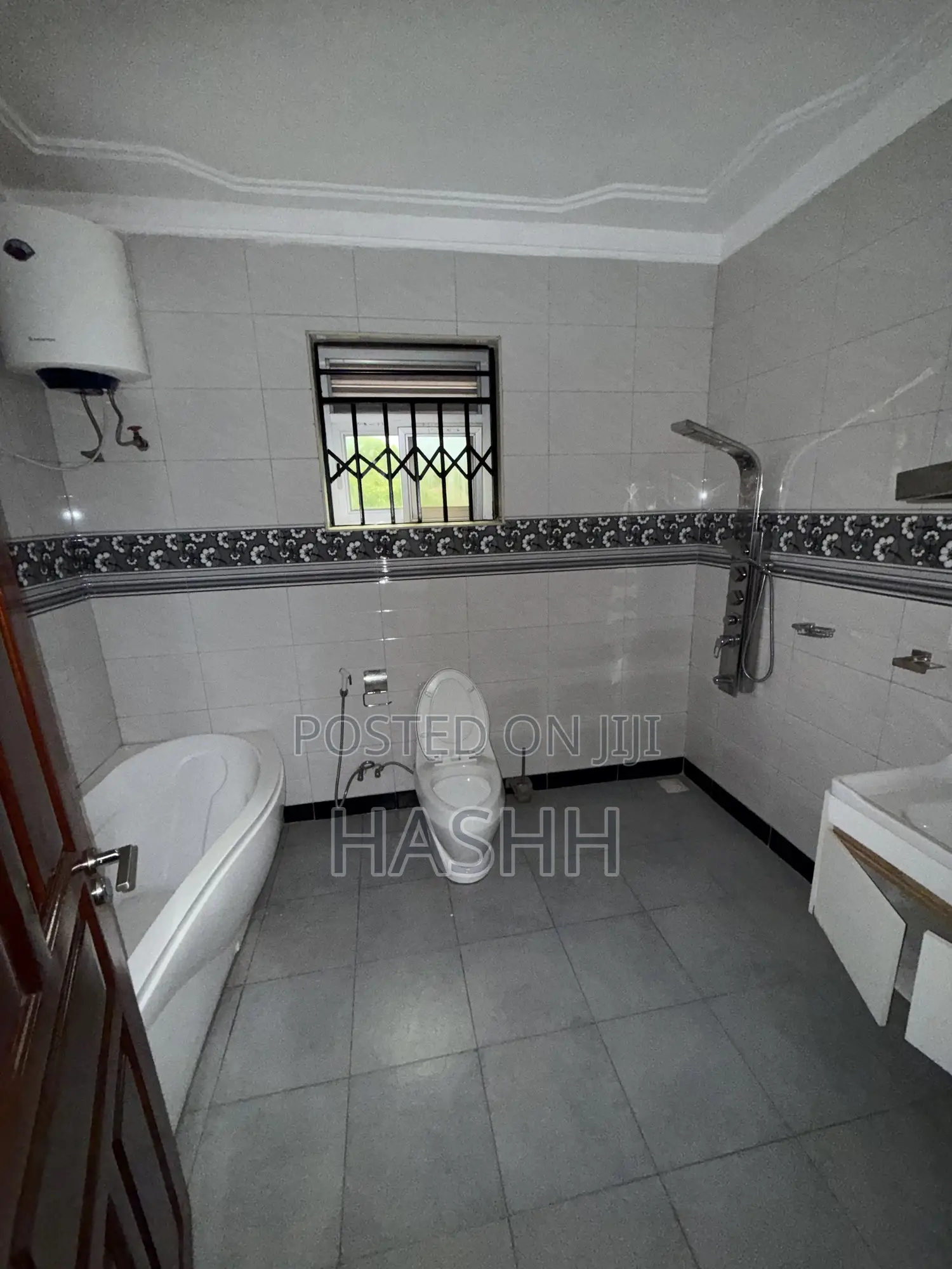 4bdrm Apartment in Hill, Makindye for rent