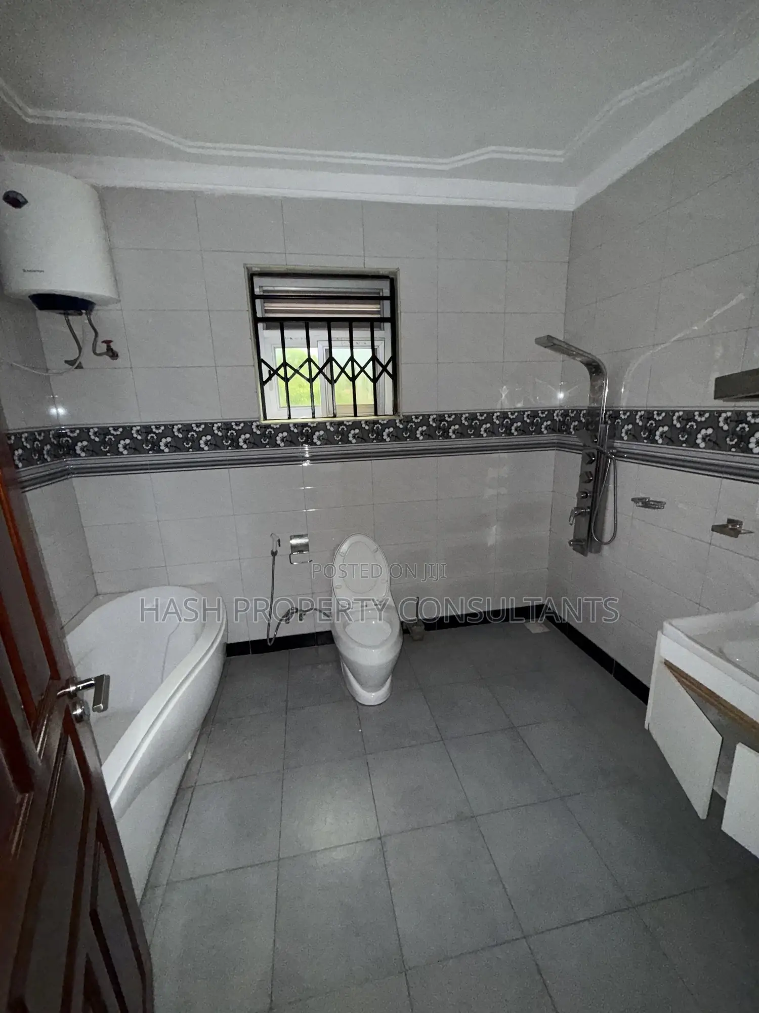 4bdrm Apartment in Hill, Makindye for rent
