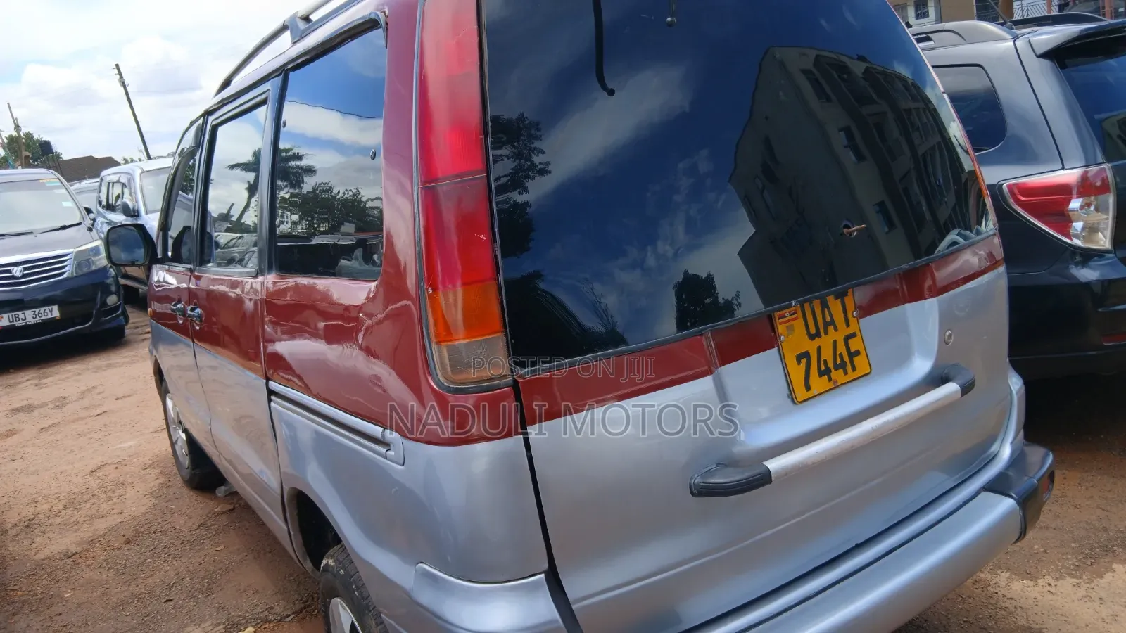 Toyota Noah 2001 Red