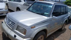 Suzuki Escudo 2004 Silver