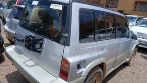 Suzuki Escudo 2004 Silver
