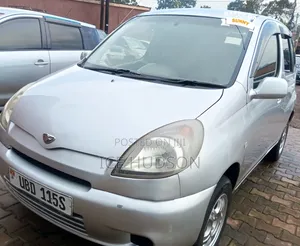 Toyota Fun Cargo 2004 Silver