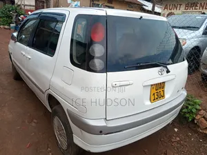Toyota Raum 2000 White