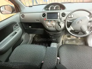 Toyota Sienta 2011