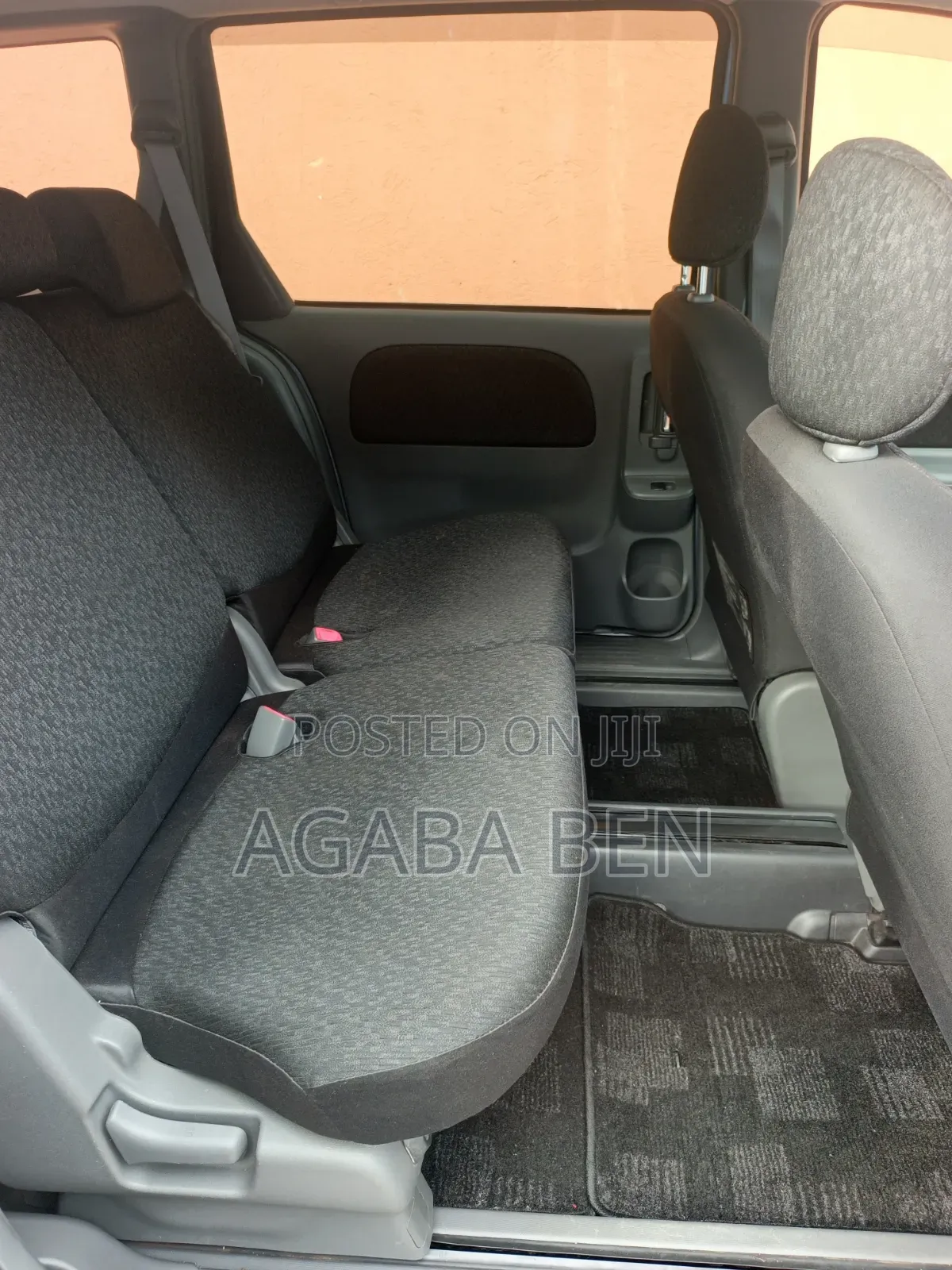 Toyota Sienta 2011