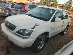 Toyota Harrier 2.2 16V 2002 White
