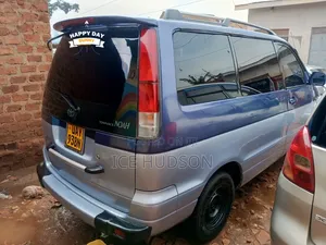 Toyota LiteAce Noah 1999 Blue
