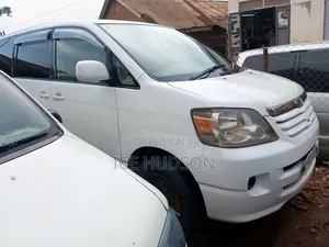 Toyota Noah 2005 White