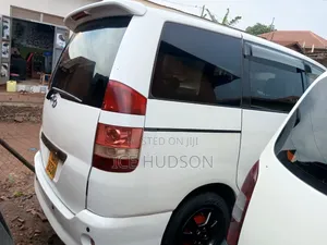 Toyota Noah 2005 White