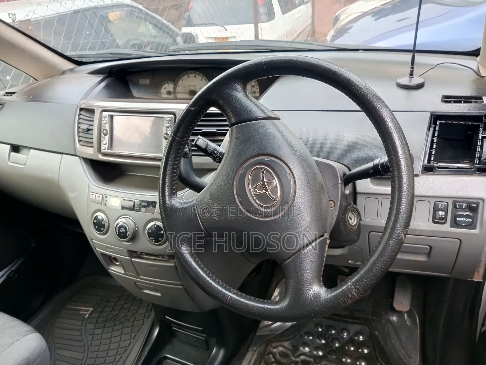 Toyota Noah 2005 White