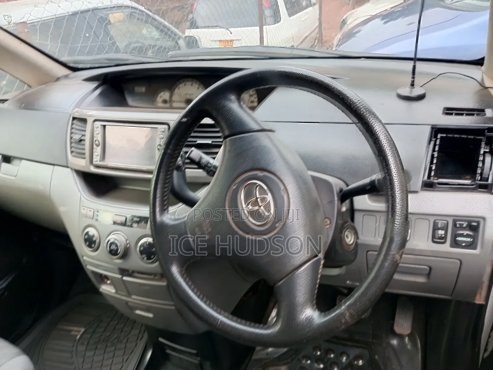 Toyota Noah 2005 White