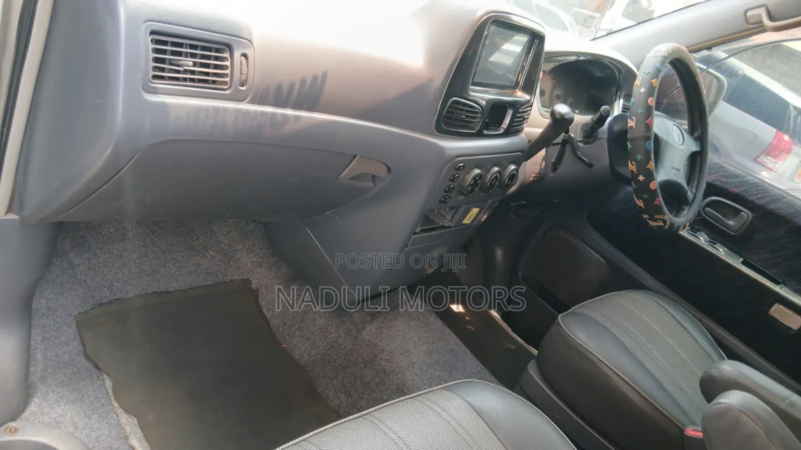 Toyota Noah 2002 Silver