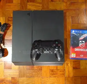 Sony Playstation 4 Standard (Ps4 Fat). 13 Games and 2 Controllers.